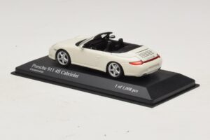 Porsche 911 997 Carrera 4S Avoauto Valkoinen Minichamps 1:43 400066431 Metalli — kuva 3 / 4
