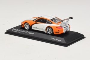 Porsche 911 997 GT3 R Hybrid Presentation 2010 Minichamps 1:43 410108900 Metalli — kuva 3 / 4