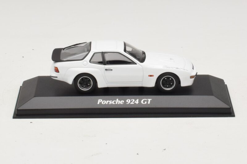Porsche 924 GT Valkoinen Maxichamps 1:43 Porsche 924 GT Valkoinen Maxichamps 1:43 940066121 Metalli