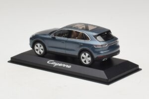 Porsche Cayenne E3 Blue Metallic Minichamps 1:43 WAP0203110J Metalli — kuva 3 / 4