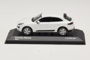 Porsche Macan 95B Valkoinen Minichamps 1:43 410062601 Metalli