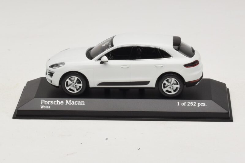 Porsche Macan 95B Valkoinen Minichamps 1:43 410062601 Metalli