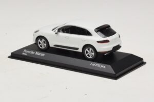 Porsche Macan 95B Valkoinen Minichamps 1:43 410062601 Metalli — kuva 3 / 4