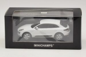 Porsche Macan 95B Valkoinen Minichamps 1:43 410062601 Metalli — kuva 4 / 4