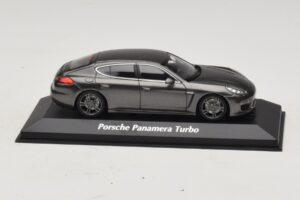 Porsche Panamera 970 Turbo Harmaa Metallic Maxichamps 1:43 940062371 Metalli