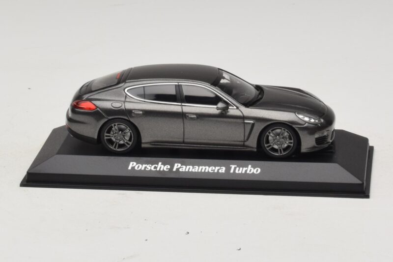 Porsche Panamera 970 Turbo Harmaa Metallic Maxichamps 1:43 940062371 Metalli