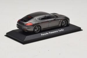 Porsche Panamera 970 Turbo Harmaa Metallic Maxichamps 1:43 940062371 Metalli — kuva 2 / 4