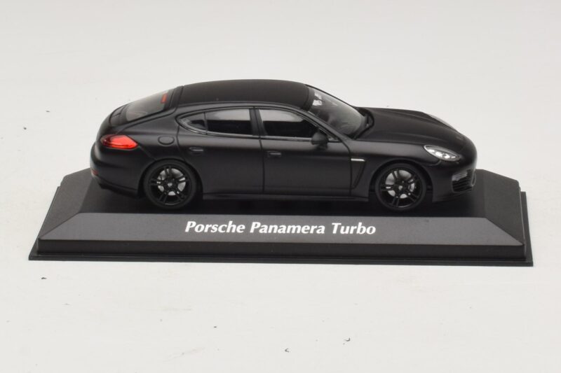 Porsche Panamera 970 Turbo Mattamusta Maxichamps 1:43 Porsche Panamera 970 Turbo Mattamusta Maxichamps 1:43 940062370 Metalli