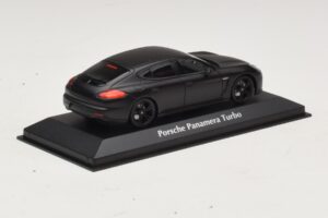 Porsche Panamera 970 Turbo Mattamusta Maxichamps 1:43 940062370 Metalli — kuva 2 / 4
