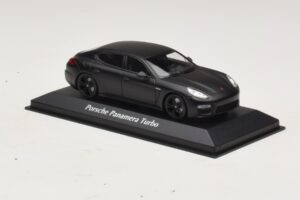 Porsche Panamera 970 Turbo Mattamusta Maxichamps 1:43 940062370 Metalli — kuva 3 / 4