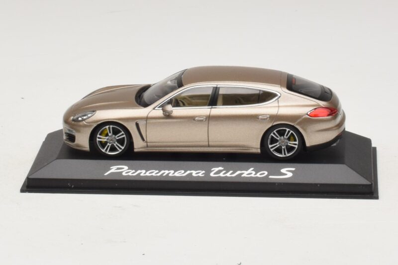 Porsche Panamera 970 Turbo S Pronssi Metallic Minichamps 1:43 Porsche Panamera 970 Turbo S Pronssi Metallic Minichamps 1:43 WAP0200600E Metalli