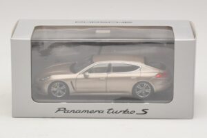 Porsche Panamera 970 Turbo S Pronssi Metallic Minichamps 1:43 WAP0200600E Metalli — kuva 4 / 4