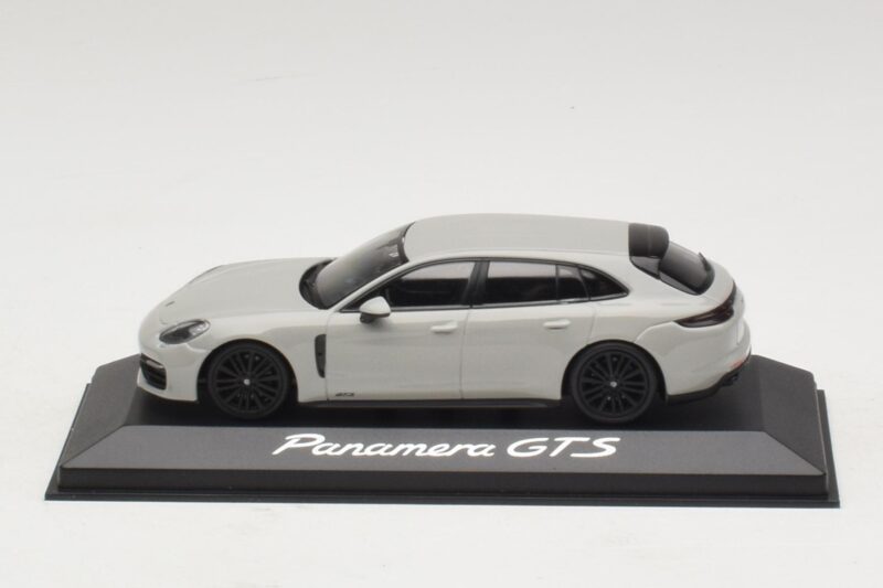 Porsche Panamera GTS 971 Chalk Grey Minichamps 1:43 Porsche Panamera GTS 971 Chalk Grey Minichamps 1:43 WAP0207640J Metalli