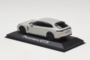 Porsche Panamera GTS 971 Chalk Grey Minichamps 1:43 WAP0207640J Metalli — kuva 3 / 4