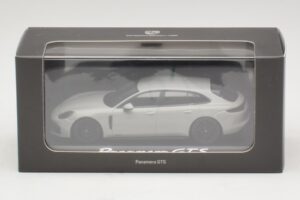 Porsche Panamera GTS 971 Chalk Grey Minichamps 1:43 WAP0207640J Metalli — kuva 4 / 4