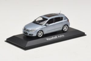 Vauxhall Astra H Sedan Vaaleansininen Metallinen Minichamps 1:43 ASTRA007 Metalli — kuva 2 / 4