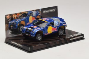 Volkswagen Race Touareg Red Bull Presentation Essen Motor Show 2004 Minichamps 1:43 436045300 Metalli — kuva 2 / 5