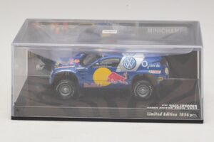 Volkswagen Race Touareg Red Bull Presentation Essen Motor Show 2004 Minichamps 1:43 436045300 Metalli — kuva 4 / 5