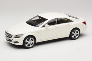 Mercedes CLS C218 Coupé Brilliant White Metallic Norev 1:18 Mercedes CLS C218 Coupé Brilliant White Metallic Norev 1:18 183943 Metalli