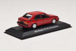 Alfa Romeo 75 V6 3.0 America Punainen Maxichamps 1:43 940120461 Metalli — kuva 2 / 5