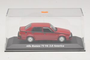 Alfa Romeo 75 V6 3.0 America Punainen Maxichamps 1:43 940120461 Metalli — kuva 4 / 5