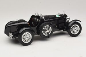 Alfa Romeo 8C Monza Musta Bburago 1:18 3014-P1 Metalli — kuva 2 / 6
