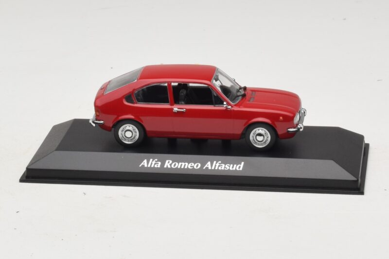Alfa Romeo Alfasud Punainen Maxichamps 1:43 940120100 Metalli