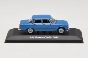 Alfa Romeo Giulia 1600 Sininen Maxichamps 1:43 Alfa Romeo Giulia 1600 Sininen Maxichamps 1:43 940120900 Metalli
