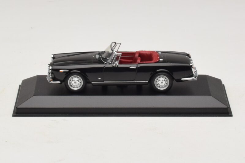 Alfa Romeo Giulia Spider Musta Minichamps 1:43 Alfa Romeo Giulia Spider Musta Minichamps 1:43 400120730 Metalli
