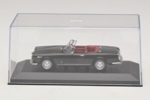Alfa Romeo Giulia Spider Musta Minichamps 1:43 400120730 Metalli — kuva 4 / 5