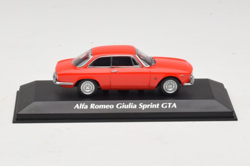 Alfa Romeo Giulia Sprint GTA Punainen Maxichamps 1:43 940120440 Metalli