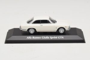 Alfa Romeo Giulia Sprint GTA Valkoinen Maxichamps 1:43 940120441 Metalli