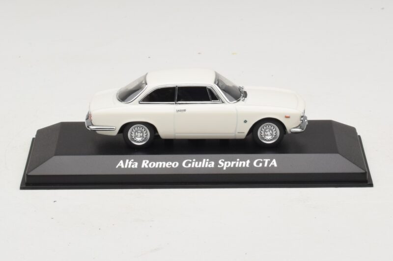 Alfa Romeo Giulia Sprint GTA Valkoinen Maxichamps 1:43 940120441 Metalli