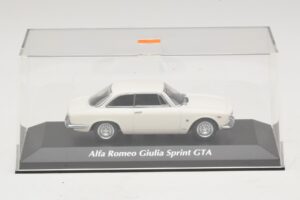 Alfa Romeo Giulia Sprint GTA Valkoinen Maxichamps 1:43 940120441 Metalli — kuva 4 / 5