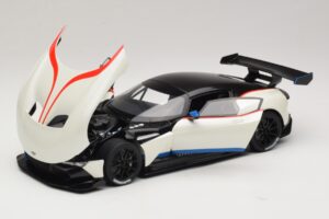 Aston Martin Vulcan Stratus White Sinisillä ja Punaisilla Raidoilla AUTOart 1:18 70261 Komposiitti — kuva 2 / 8