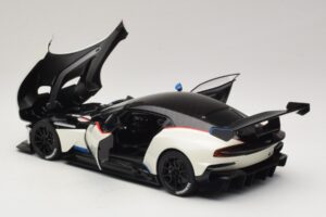 Aston Martin Vulcan Stratus White Sinisillä ja Punaisilla Raidoilla AUTOart 1:18 70261 Komposiitti — kuva 5 / 8