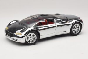 Audi Avus Quattro Chrome Silver Revell 1:18 08830 Metalli