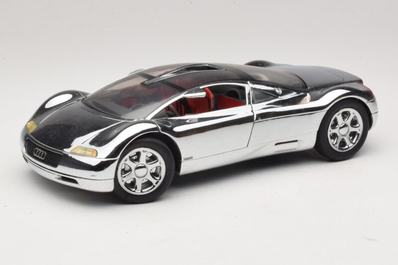 Audi Avus Quattro Chrome Silver Revell 1:18 08830 Metalli