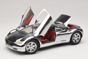 Audi Avus Quattro Chrome Silver Revell 1:18 08830 Metalli — kuva 2 / 8