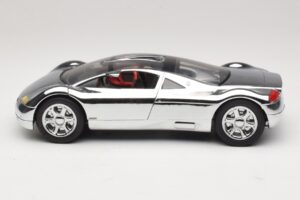 Audi Avus Quattro Chrome Silver Revell 1:18 08830 Metalli — kuva 4 / 8