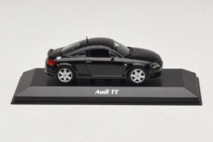 Audi TT 8N Musta Maxichamps 1:43 940017221 Metalli