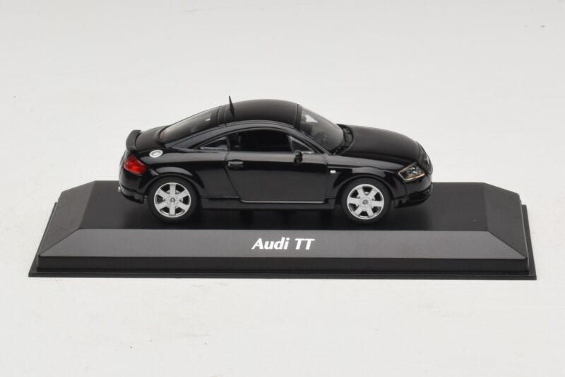 Audi TT 8N Musta Maxichamps 1:43 940017221 Metalli