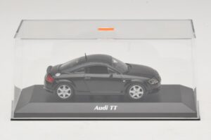 Audi TT 8N Musta Maxichamps 1:43 940017221 Metalli — kuva 4 / 5
