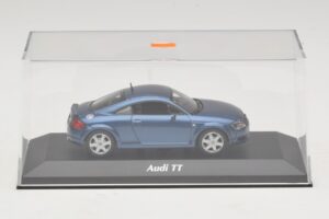 Audi TT 8N Sininen Metallic Maxichamps 1:43 940017220 Metalli — kuva 4 / 5