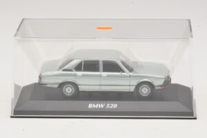 BMW 520 E12 Vaaleansininen Metallic Maxichamps 1:43 940023002 Metalli — kuva 4 / 5
