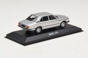 BMW 520 E12 Hopea Maxichamps 1:43 940023000 Metalli — kuva 2 / 5