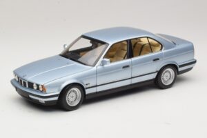 BMW 535i E34 Vaaleansininen Metallic Minichamps 1:18 100024007 Metalli