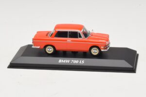 BMW 700 LS Punainen Maxichamps 1:43 940023701 Metalli