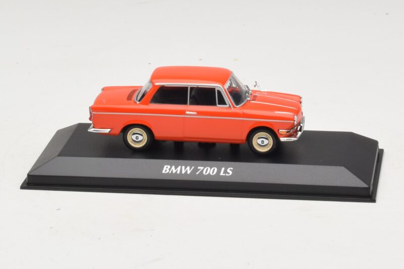 BMW 700 LS Punainen Maxichamps 1:43 BMW 700 LS Punainen Maxichamps 1:43 940023701 Metalli