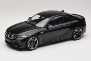 BMW M2 F87 Musta Metallic Minichamps 1:18 155026100 Metalli
